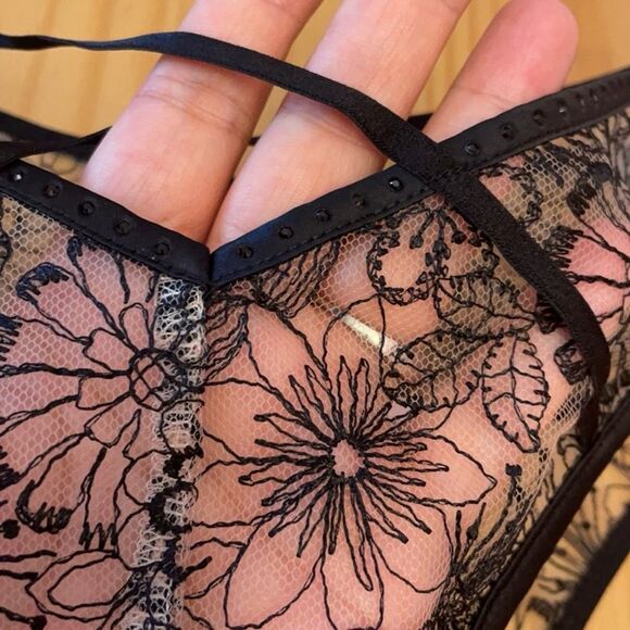 NWOT (XL) Victoria’s Secret Luxe Lingerie Crossover Embroidered Cheeky Panty – B - Picture 5 of 12